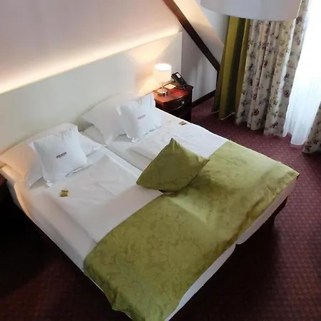 Exquisit 4* München