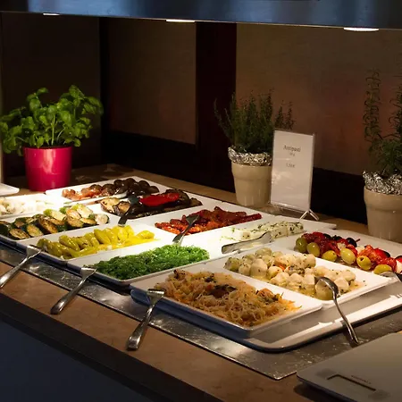 מלון Exquisit 4*