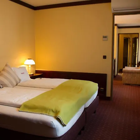 Exquisit מלון 4*