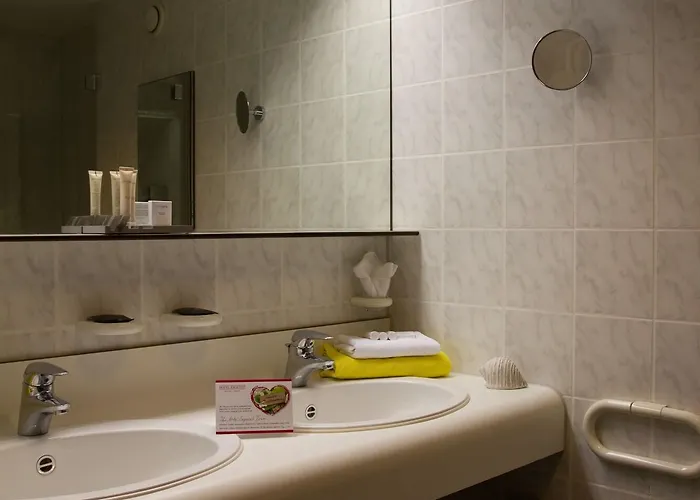 Exquisit Hotel 4*