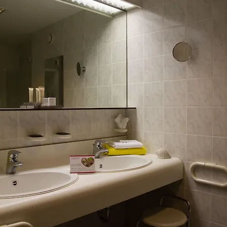 Exquisit Hotel 4*